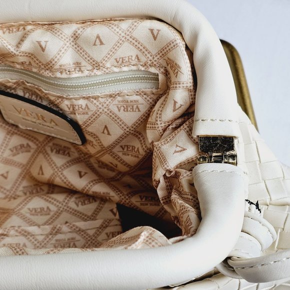 Vera New York Heather Woven Crossbody Cream in a V - Picture 12 of 12